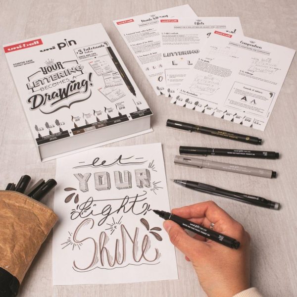 Marker Uni pin set (gift set 8kom) lettering s tutorijalom + tehnička olovka M5-228 (0,5) u kutiji - Slika 3