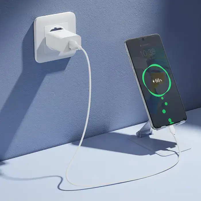 KUĆNI PUNJAČ XO CE33 FAST 18W QC3,0 USB-A + TIP C KABEL BIJELI